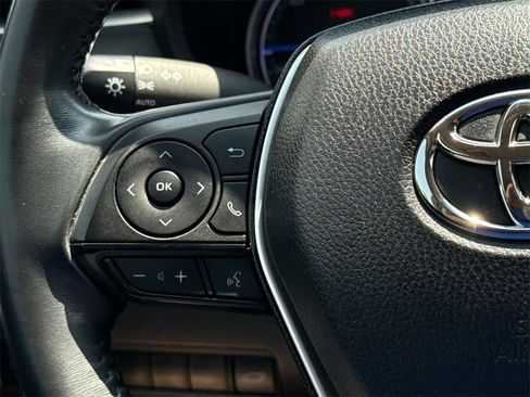 Used 2022 Toyota Venza LE image 10