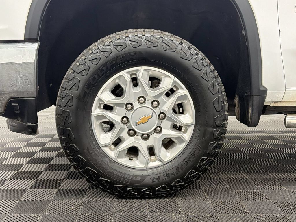 Used 2021 Chevrolet Silverado 2500 LT w/ Z71 Off-Road Package AWD/4WD image 13