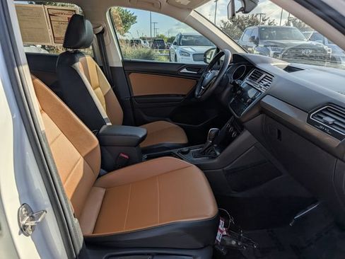 Used 2019 Volkswagen Tiguan SE AWD/4WD image 32