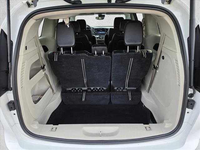 Used 2024 Chrysler Pacifica Touring-L FWD image 16