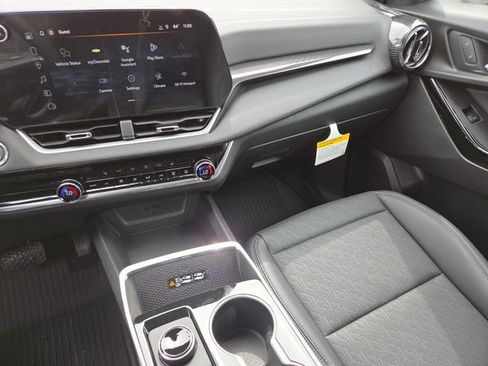 New 2026 Chevrolet Equinox LT w/ Convenience Package II AWD/4WD image 29