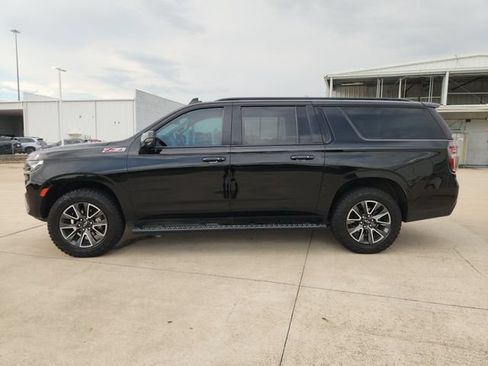 Used 2022 Chevrolet Suburban Z71 w/ Luxury Package AWD/4WD image 4