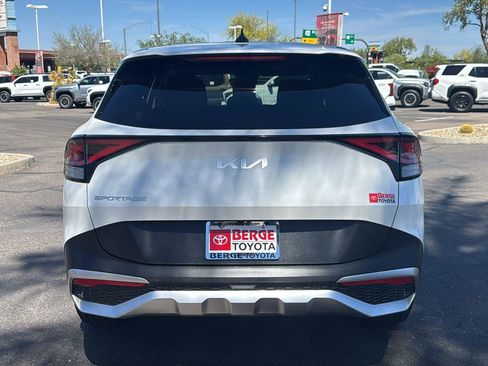 Used 2023 Kia Sportage LX image 6