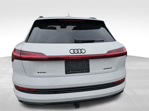 Used 2023 Audi e-tron Premium image 4