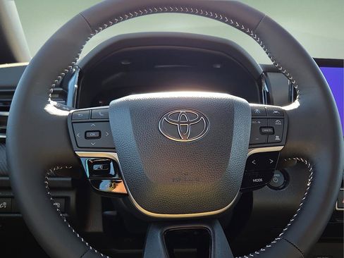 Used 2026 Toyota Camry SE w/ Multimedia Upgrade Package image 25