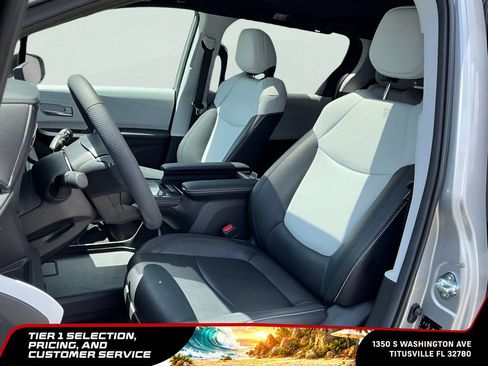 Used 2025 Toyota Sienna XSE w/ XSE Plus Package FWD image 30