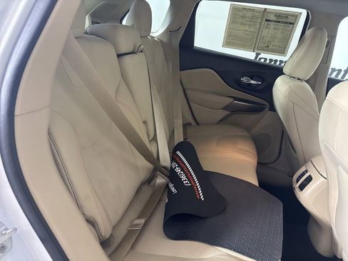 Used 2020 Jeep Cherokee Latitude FWD image 26