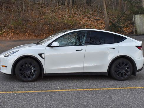 Used 2021 Tesla Model Y Long Range image 4
