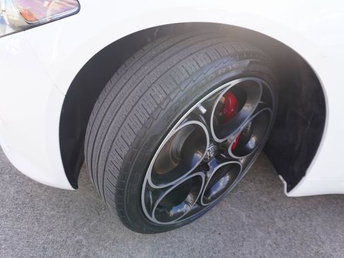 Used 2022 Alfa Romeo Giulia Veloce image 28