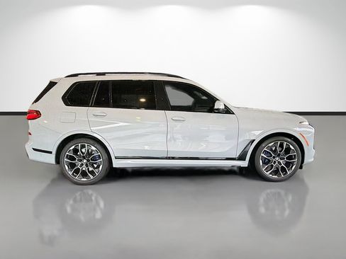Used 2025 BMW X7 xDrive40i w/ M Sport Package AWD/4WD image 2