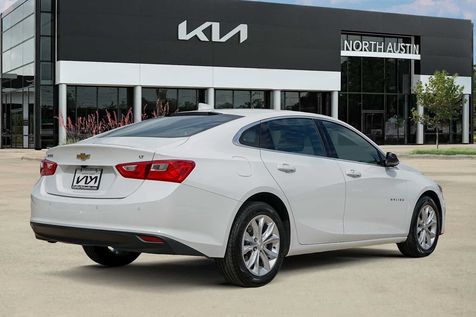 Used 2025 Chevrolet Malibu LT FWD image 5