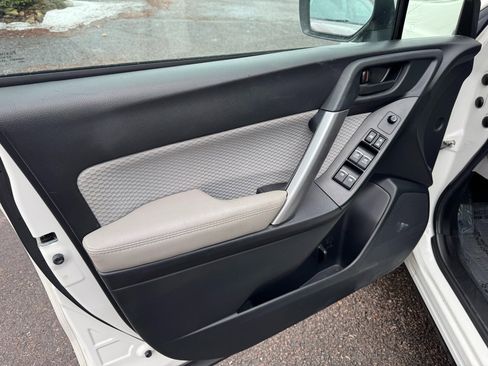 Used 2018 Subaru Forester 2.5i Premium w/ All-Weather Package image 9