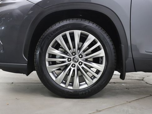 Used 2022 Toyota Highlander Platinum image 32