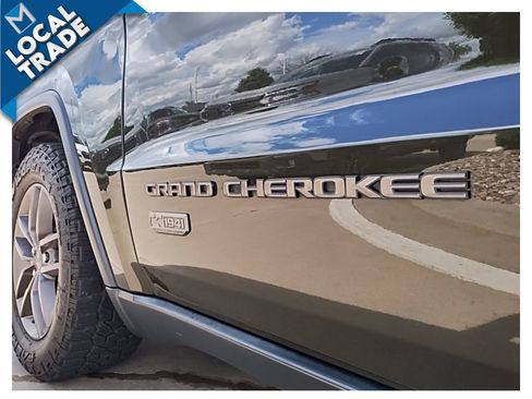 Used 2016 Jeep Grand Cherokee Laredo 75th Anniversary AWD/4WD image 10