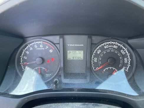 Used 2017 Toyota Tacoma SR w/ Tow Package AWD/4WD image 7