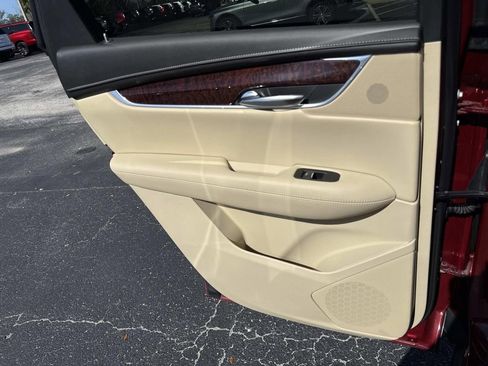 Used 2018 Cadillac XT5 Premium Luxury image 13