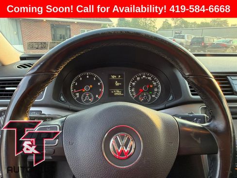 Used 2015 Volkswagen Passat 1.8T Limited Edition FWD image 10