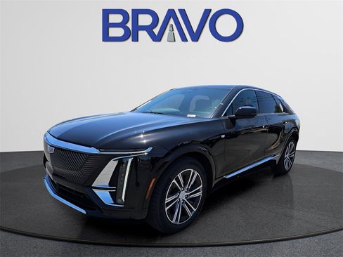 New 2024 Cadillac Lyriq Luxury image 1