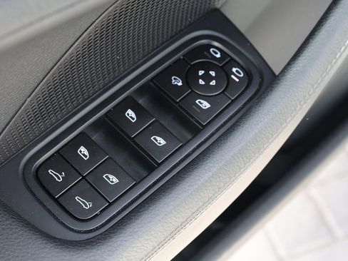 Used 2025 Porsche Panamera RWD image 12