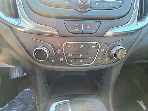 Used 2023 Chevrolet Equinox LT AWD/4WD image 18