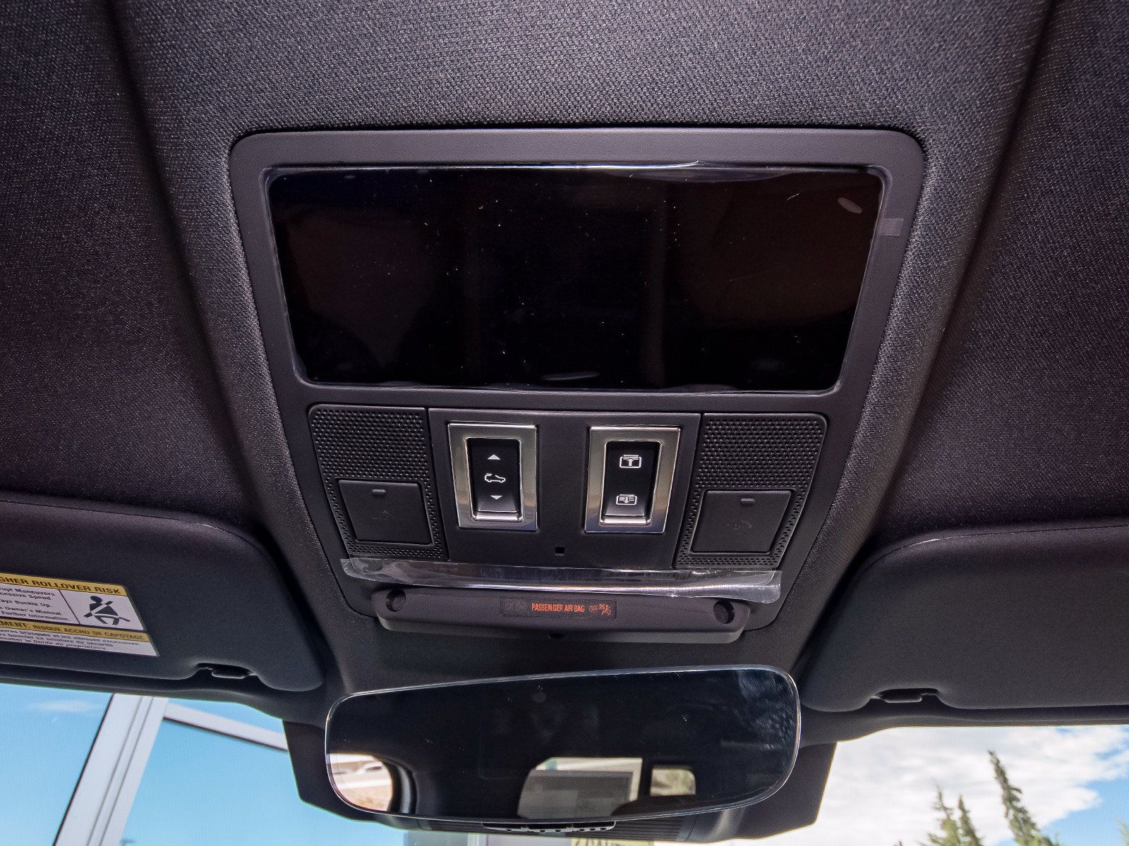 New 2026 Land Rover Defender 110 X-Dynamic SE AWD/4WD image 17