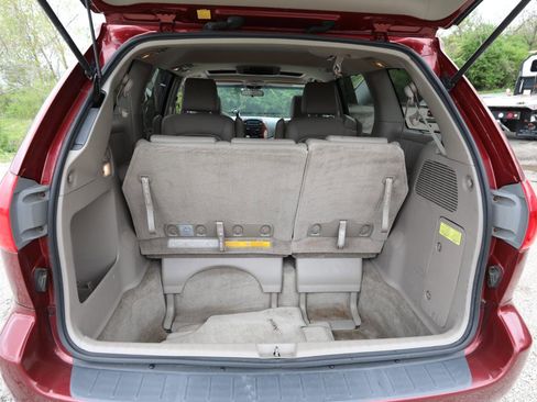 Used 2010 Toyota Sienna XLE FWD image 13
