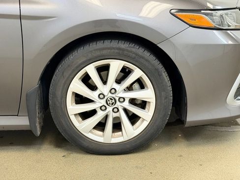Used 2021 Toyota Camry LE w/ Convenience Package FWD image 4