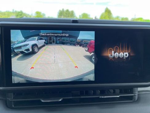 Certified 2025 Jeep Wrangler Unlimited Sahara AWD/4WD image 24