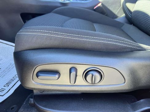 Used 2023 GMC Terrain SLE w/ Driver Convenience Package image 18