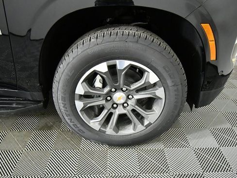 New 2026 Chevrolet Suburban LS image 17