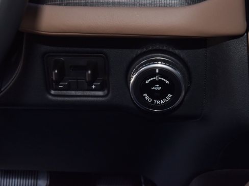 Certified 2025 Lincoln Navigator Black Label image 34