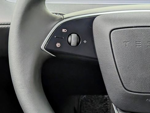 Used 2026 Tesla Model Y Premium image 37