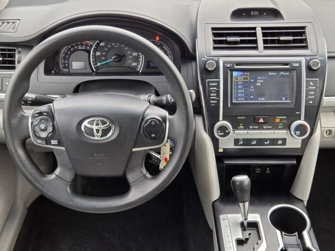 Used 2014 Toyota Camry LE FWD image 25