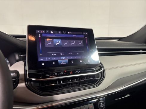 Certified 2024 Jeep Compass Limited image 17