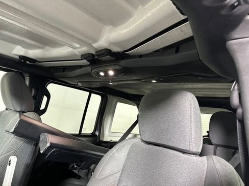 Used 2024 Jeep Wrangler Unlimited image 12