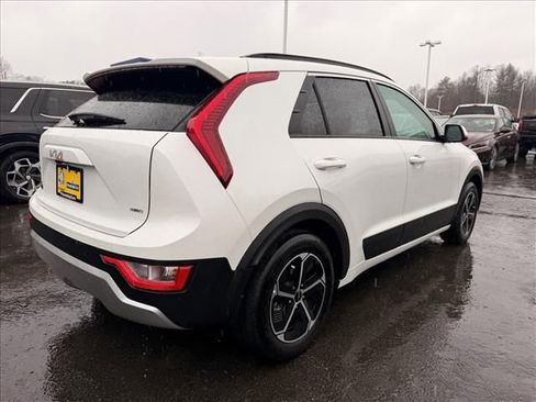 Used 2025 Kia Niro LX FWD image 11