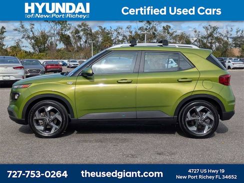 Certified 2024 Hyundai Venue SEL image 2