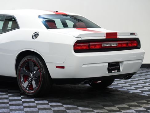 Used 2014 Dodge Challenger SXT RWD image 16