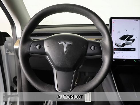 Used 2021 Tesla Model Y Performance AWD/4WD image 3