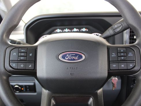 Used 2025 Ford F250 XL AWD/4WD image 31