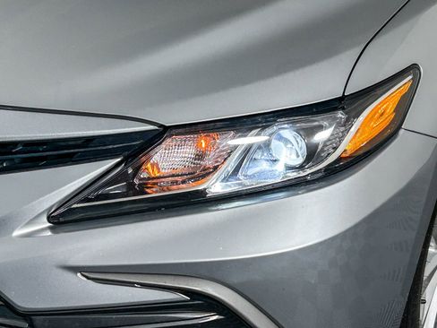 Used 2022 Toyota Camry LE w/ Carpet Mat Package (TMS) image 4