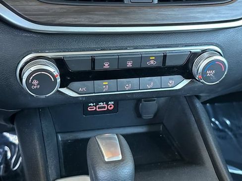Used 2025 Nissan Altima 2.5 SV FWD image 19