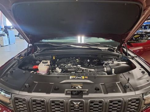 Used 2024 Jeep Grand Cherokee L Limited w/ Luxury Tech Group II AWD/4WD image 14