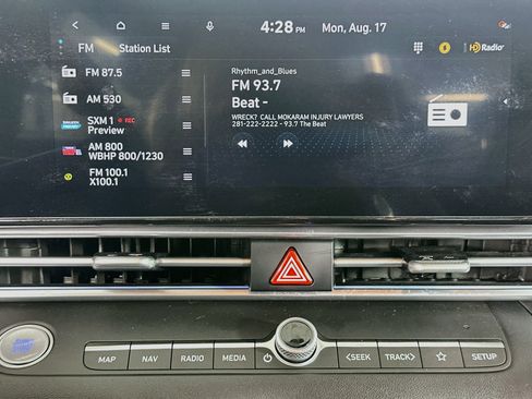 Used 2025 Hyundai Elantra SEL FWD image 21