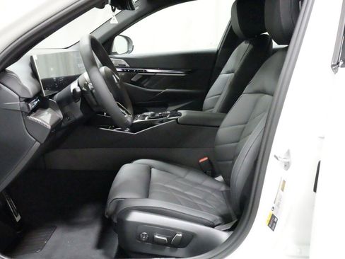 New 2027 BMW 550e xDrive AWD/4WD image 2