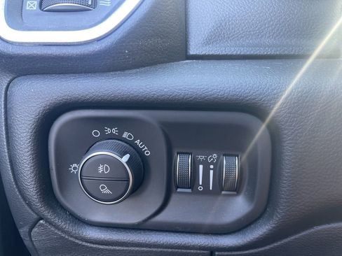 Used 2019 RAM 1500 Big Horn image 36