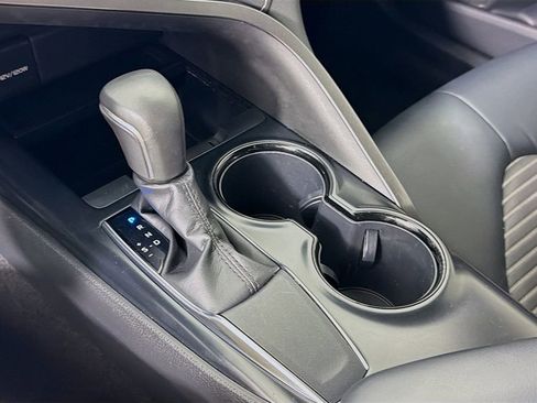 Used 2019 Toyota Camry SE image 16