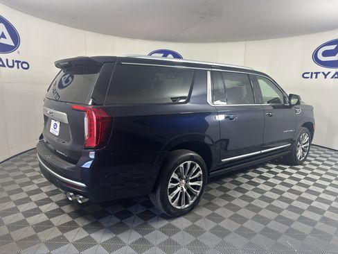 Used 2021 GMC Yukon XL Denali w/ Denali Premium Package AWD/4WD image 3