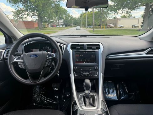Used 2016 Ford Fusion SE FWD image 13