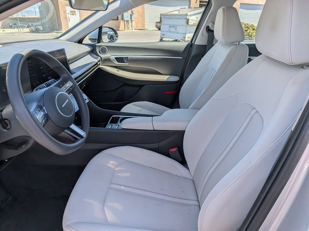 Used 2025 Hyundai Sonata SEL FWD image 15